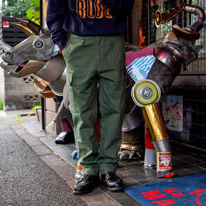 BLUE BLUE ストレッチチノ テーパードエアフォース カーゴパンツ